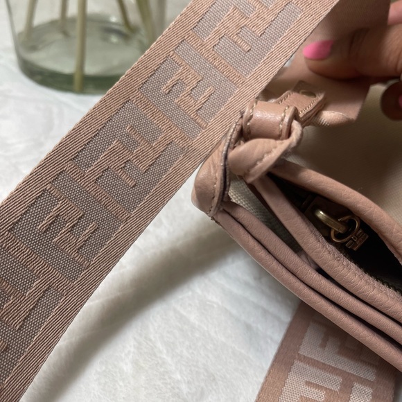 💗RARE FENDI Crossbody Bag - Picture 9 of 16